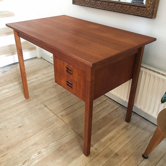 Restaureret træskrivebord